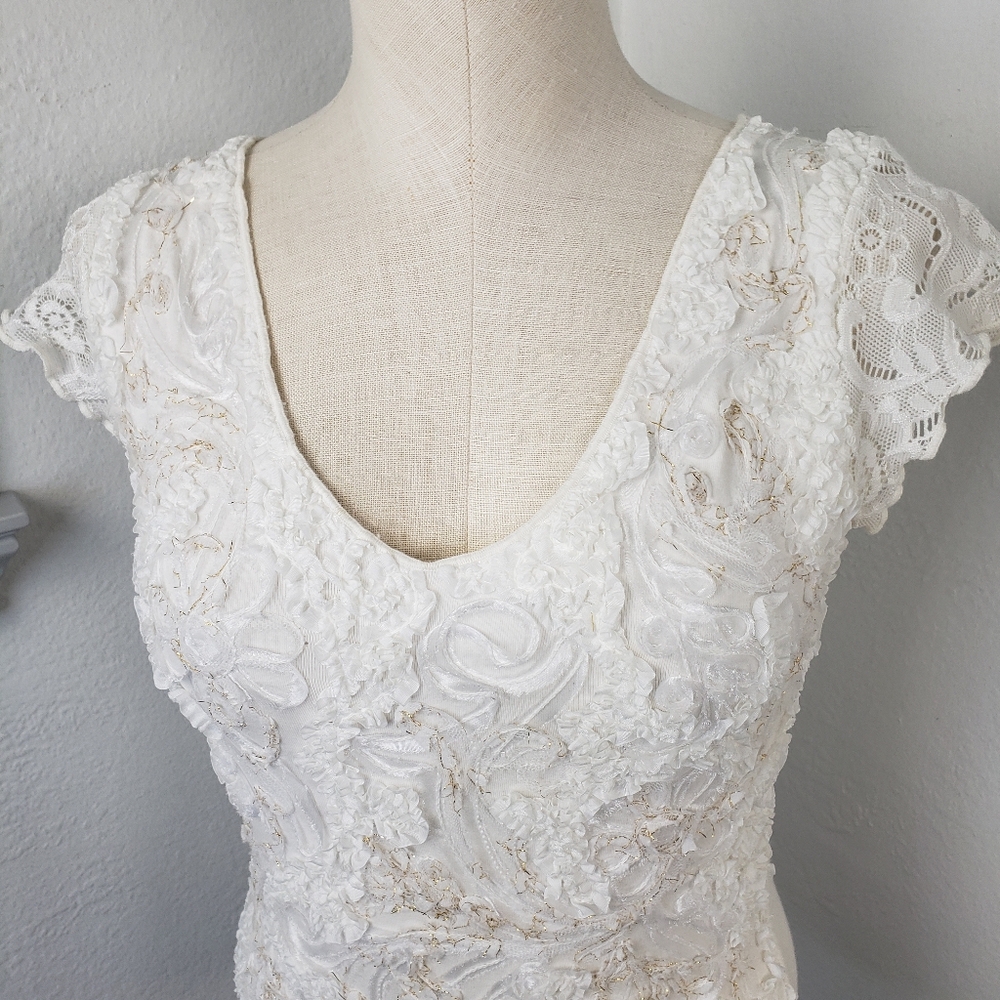 Mezon White Lace w/Gold Threads & Ribbon Feminine Romantic Artsy Whimsy Small